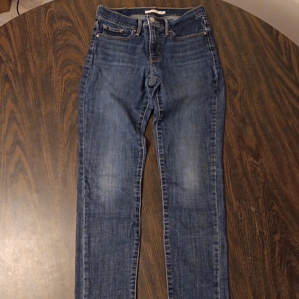 Women's Levis Jeans 311 Shaping skinny. Size 26